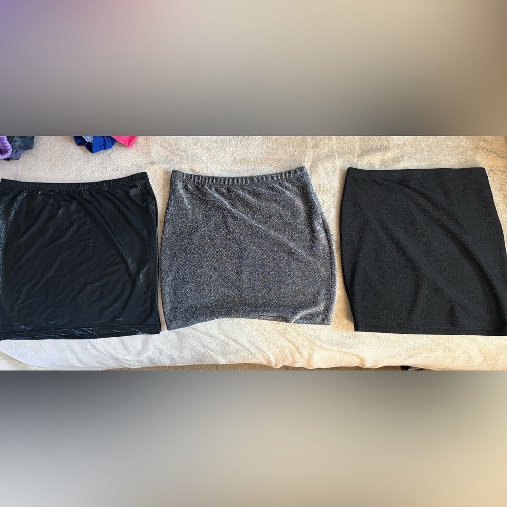 SHEIN Black and Gray Mini Skirt Trio
15 price for all 3 skirts